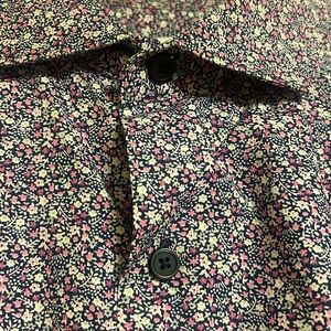 Men’s express slim fit button up. Long sleeve